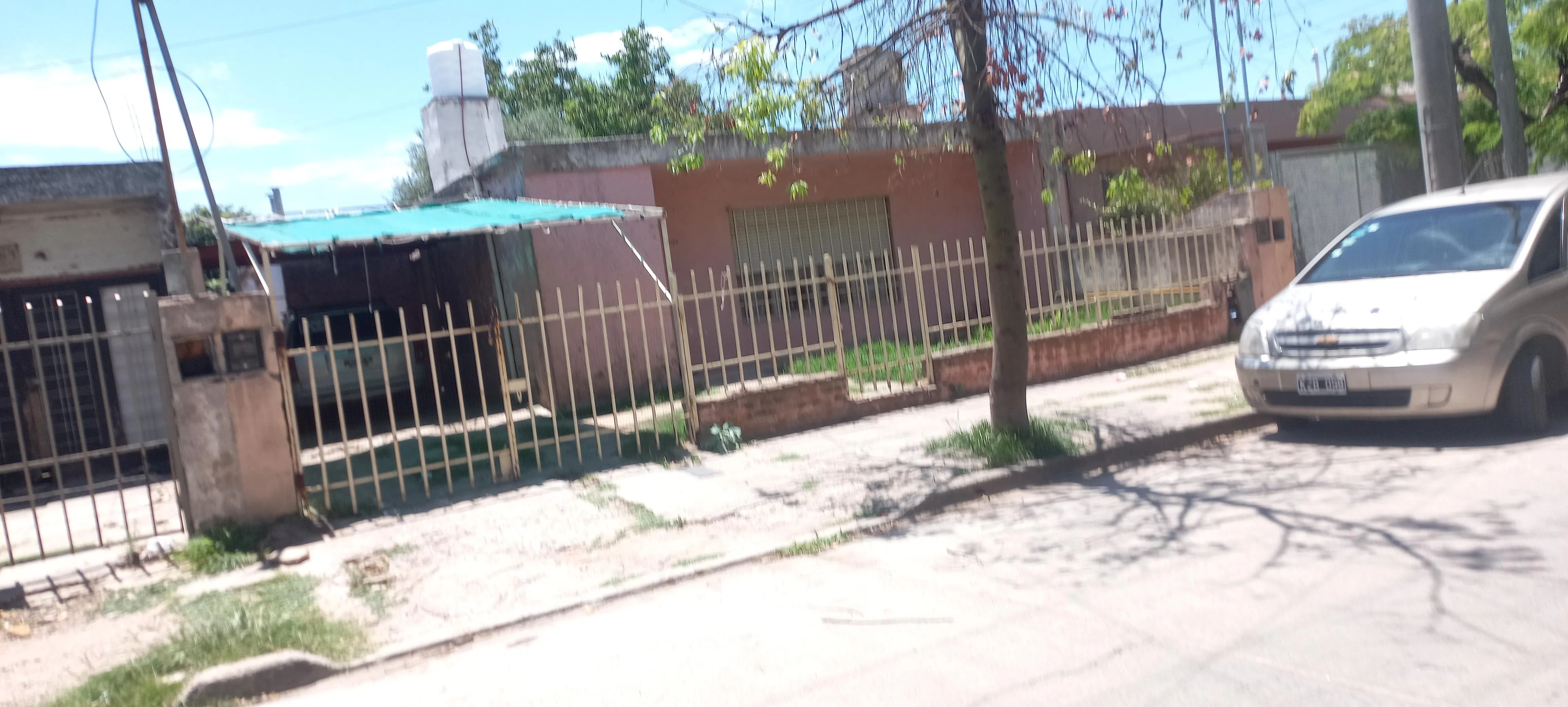 CASA EN VENTA EN VILLA ADELA ANTARTIDA ARGENTINA 4700 A REFACCIONAR