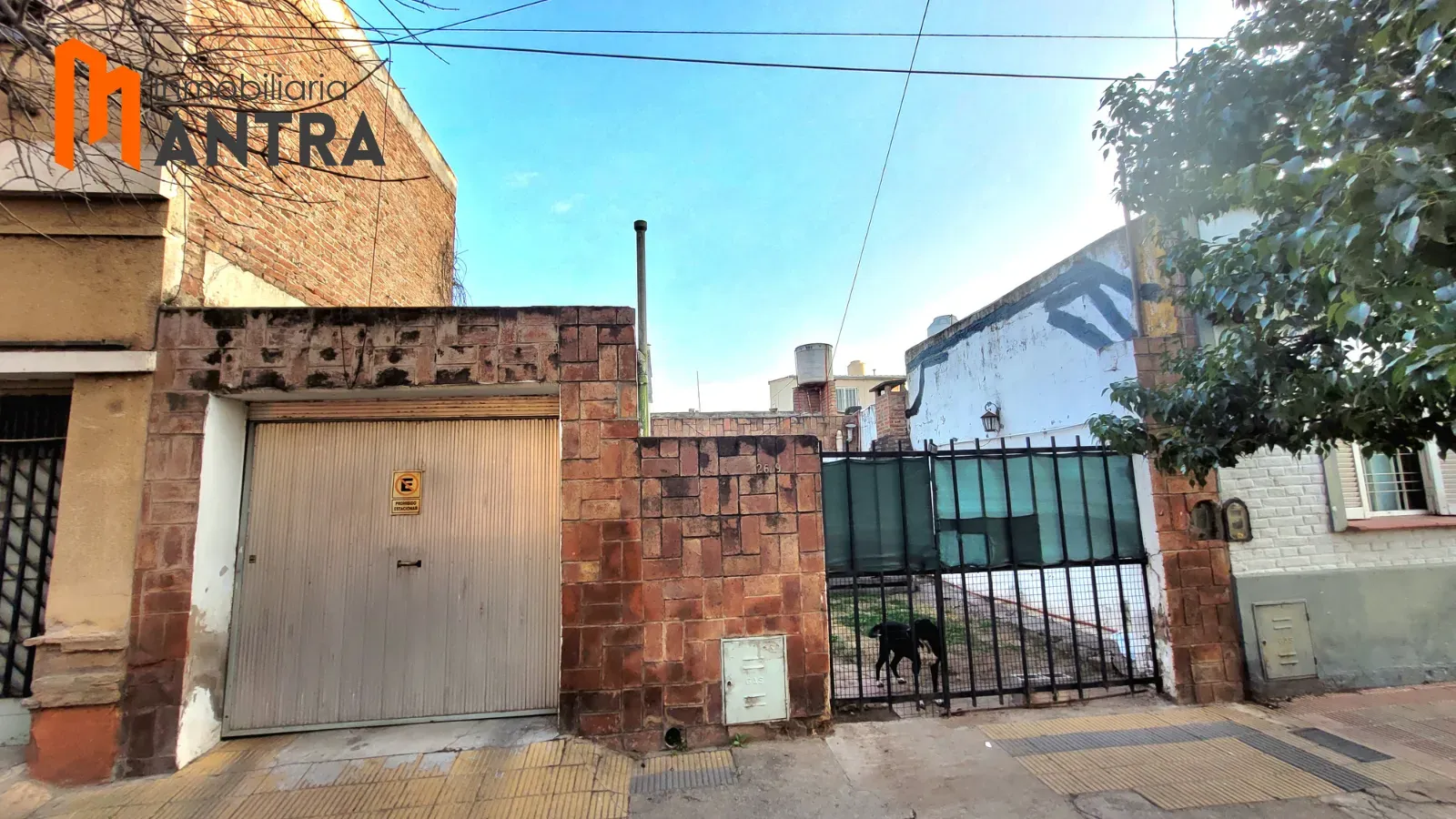 Casa en Venta, 2 Dorm. - Barrio Marechal