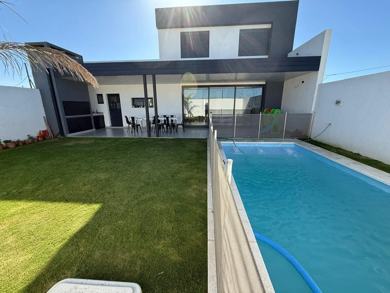 Casa 4 Dormitorios en Venta – Pampas de Manantiales – Pileta – Cochera para 2 Ca...