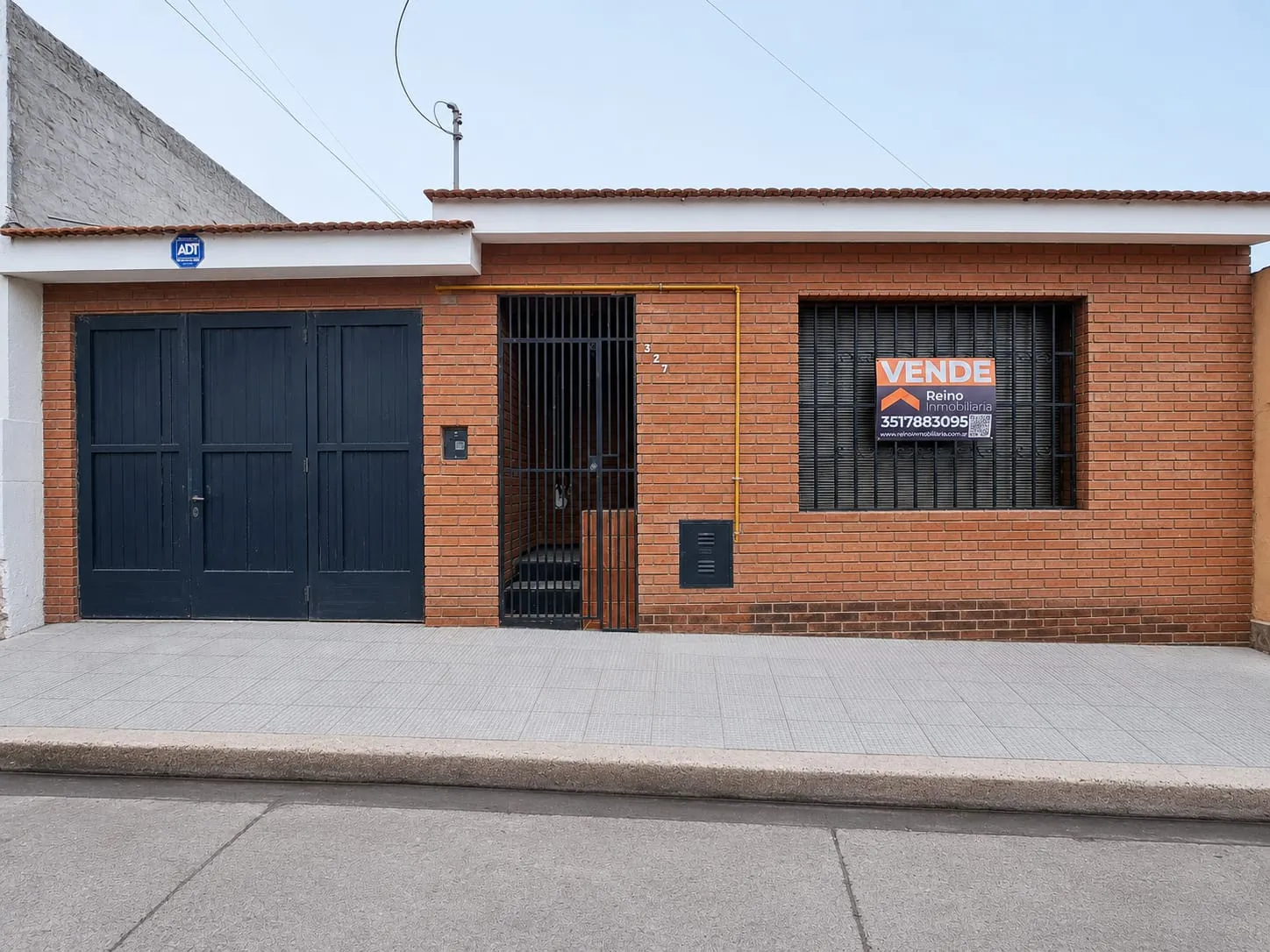 CASA 3 DORMITORIOS, COCHERA Y PATIO