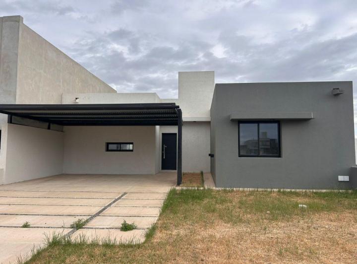 Casa · 125m² · 5 Ambientes · 2 Cocheras