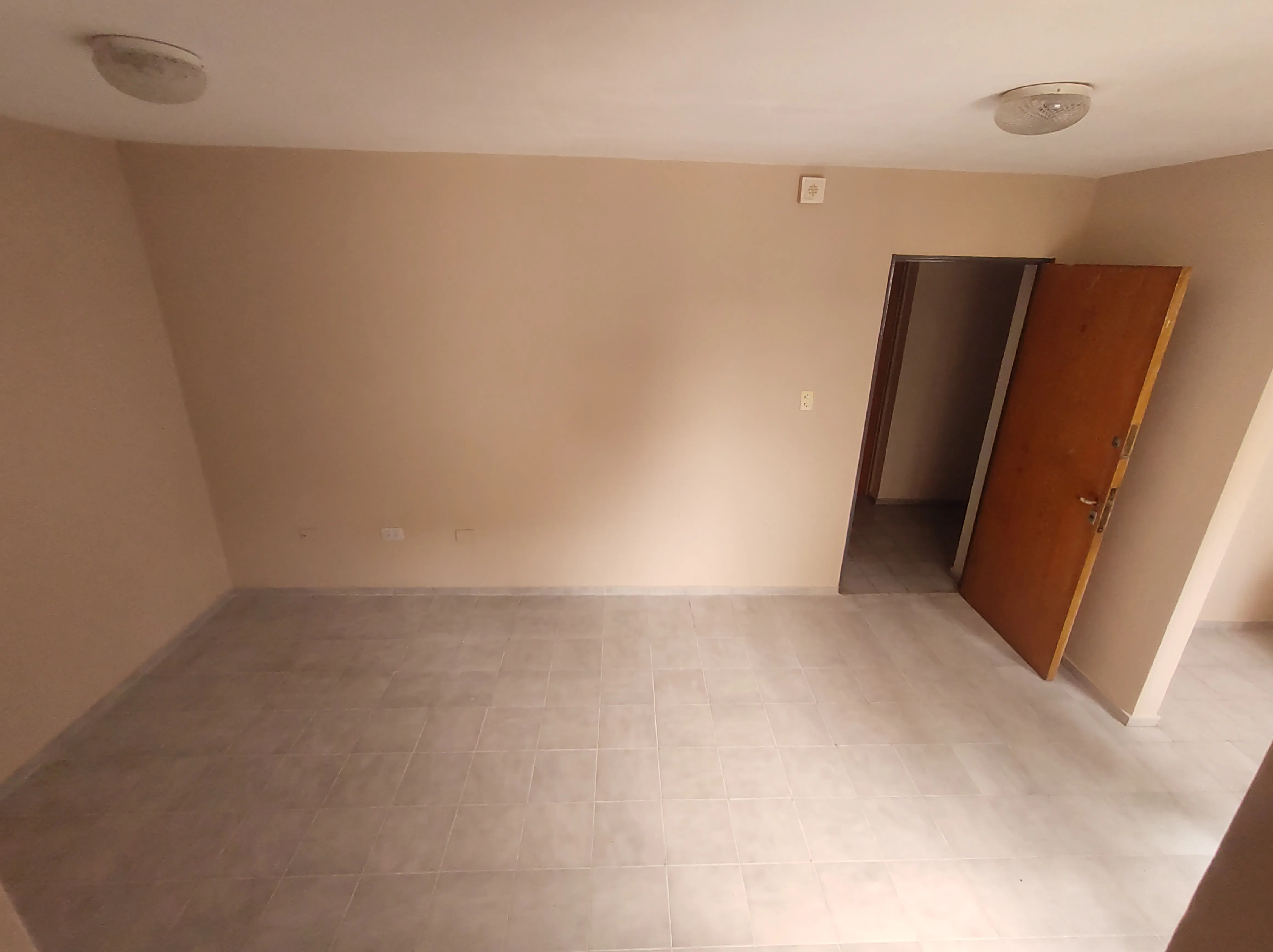 B° Alberdi, calle Neuquen 231, 3°piso, 1 dorm c/ placard, comedor, cocina y baño