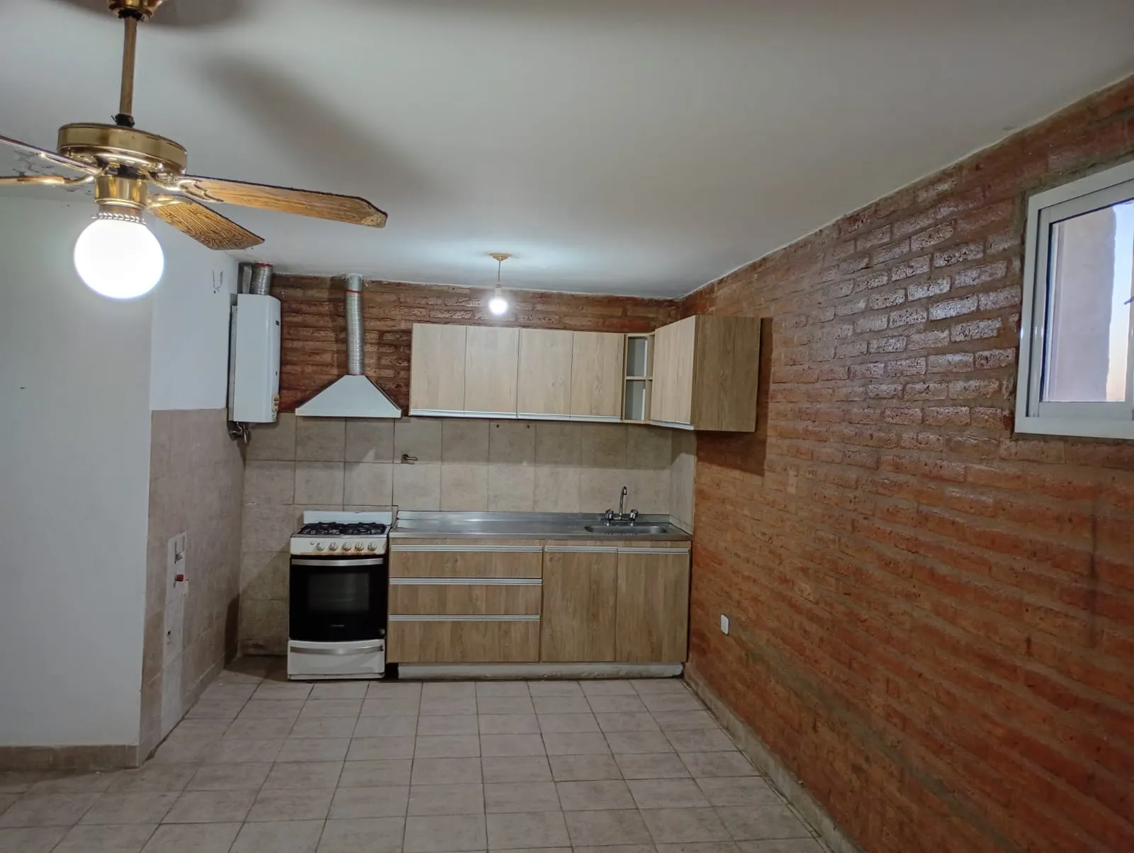 M. Pablo Cabrera 3.500 casa planta alta 2 dorm con terraza y asador