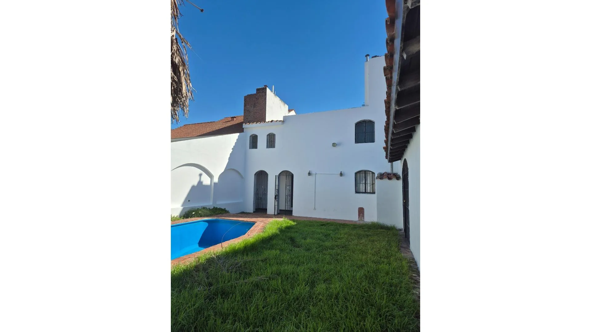 CASA EN VENTA URCA  4 DORM - PILETA - OPORTUNIDAD -CON RENTA