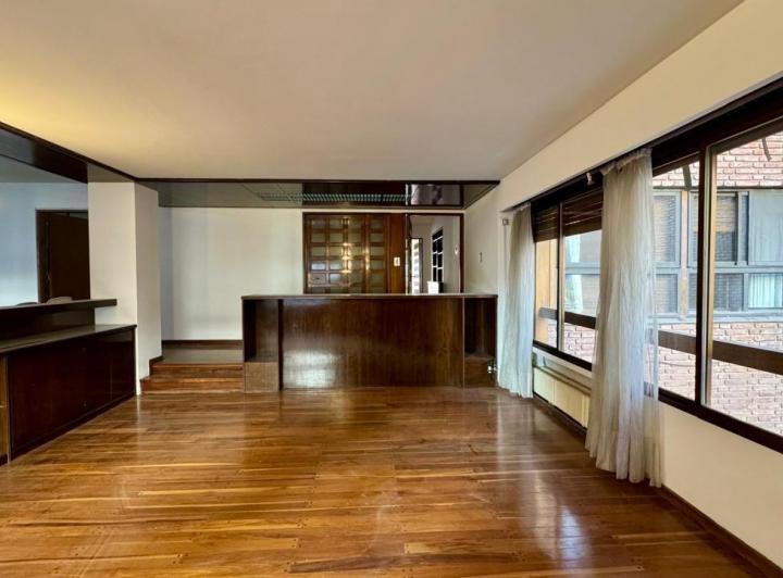 Departamento · 180ha · 6 Ambientes · 2 Cocheras
