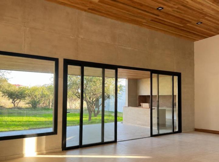 Casa · 400m² · 9 Ambientes · 2 Cocheras