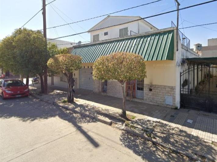 Casa · 130m² · 11 Ambientes · 1 Cochera