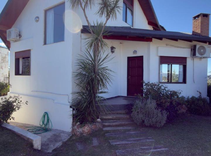 Casa · 220m² · 4 Dormitorios · 2 Cocheras