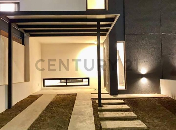 Casa · 126m² · 5 Ambientes · 2 Cocheras