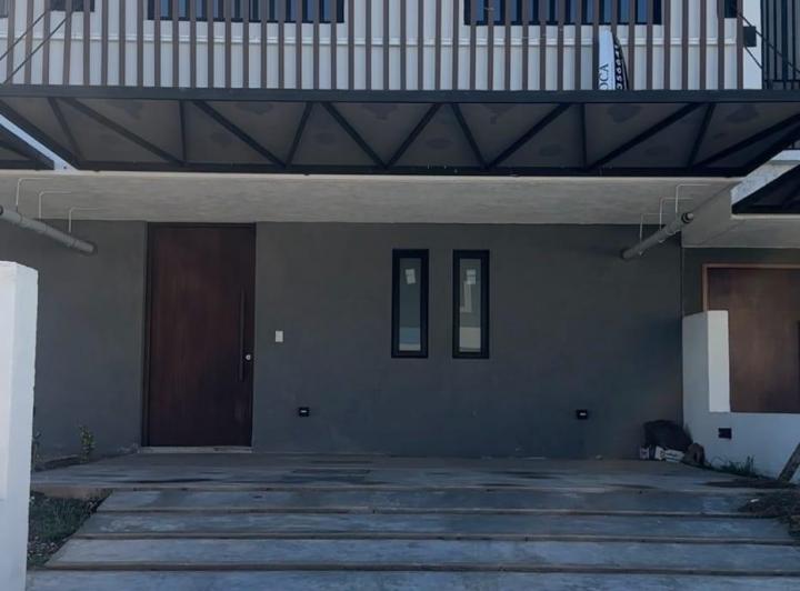 Casa · 144m² · 5 Ambientes · 2 Cocheras