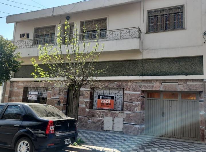 Casa · 450m² · 4 Ambientes · 3 Cocheras