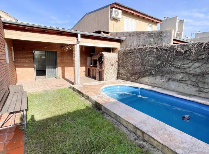 Casa · 106m² · 7 Ambientes · 2 Cocheras