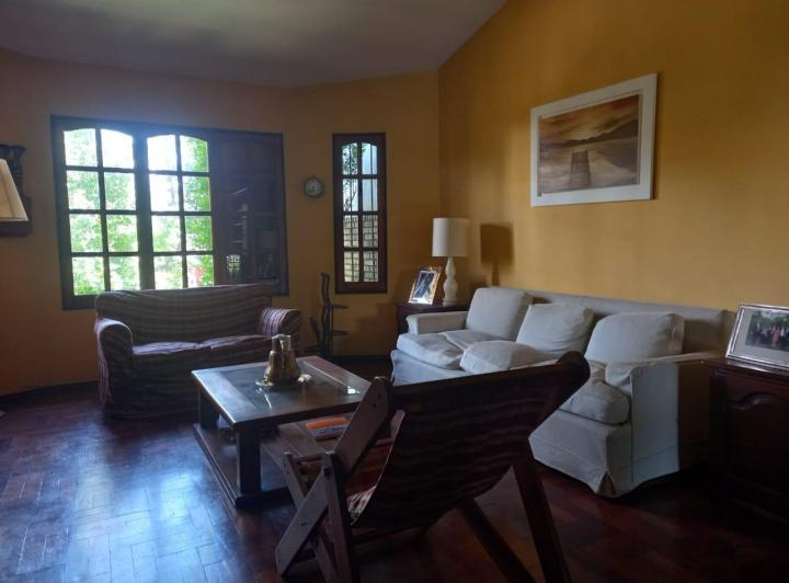 Casa · 293m² · 3 Ambientes · 2 Cocheras