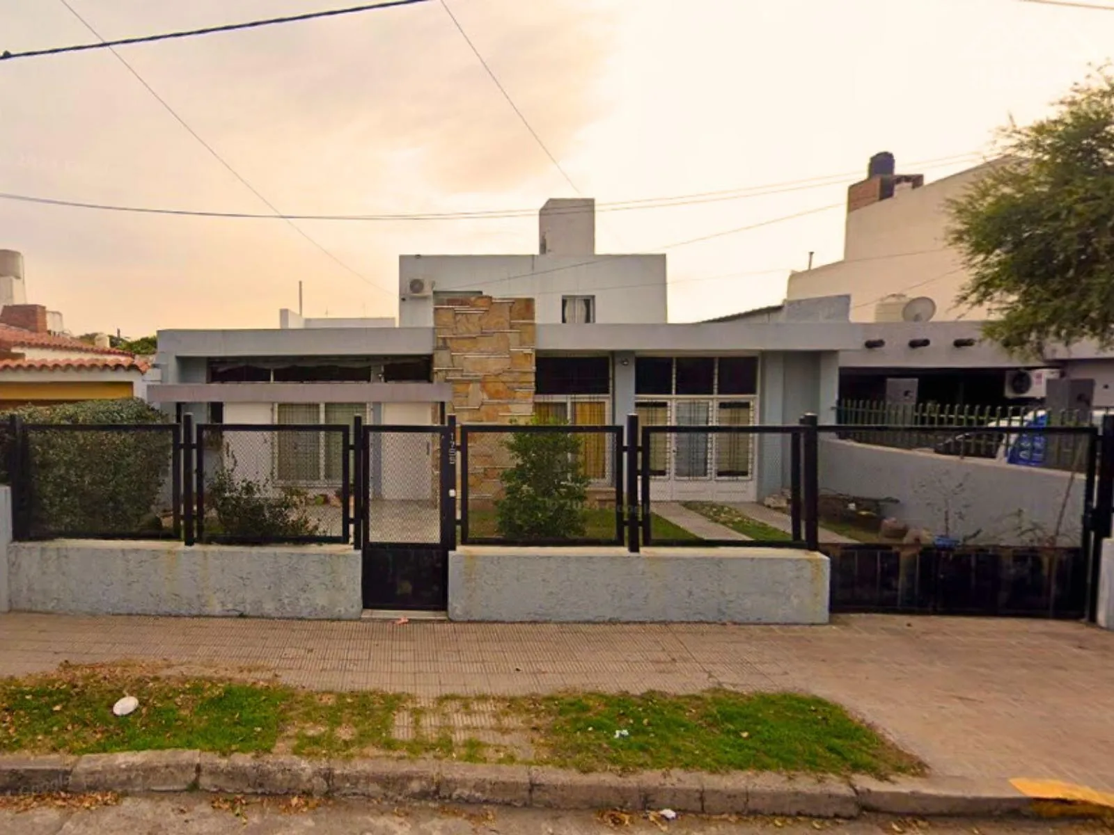 Oportunidad única en Zona norte: Casa + oficina independiente