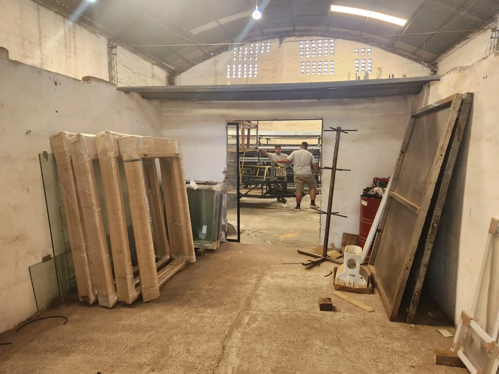 👉DUEÑO❗ ALQUILO GALPON🏭  AMPLIO 250 m2. cubiertos Excelente a pocas cuadras de Avenida Leandro L. Alen🧭