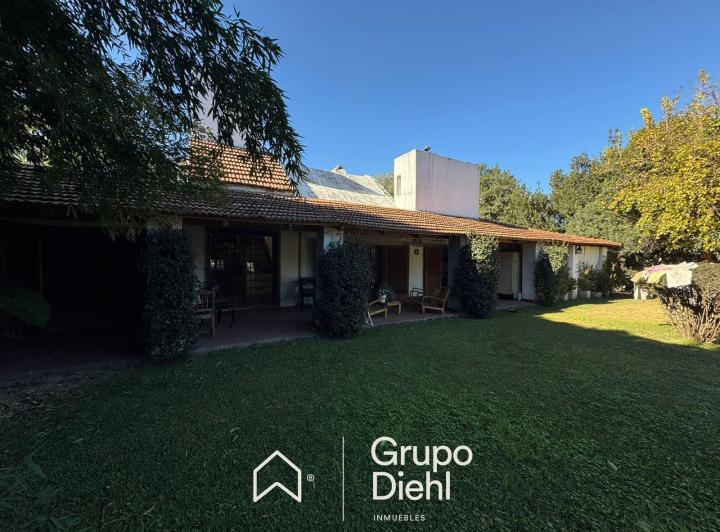 Casa · 473m² · 8 Ambientes · 1 Cochera