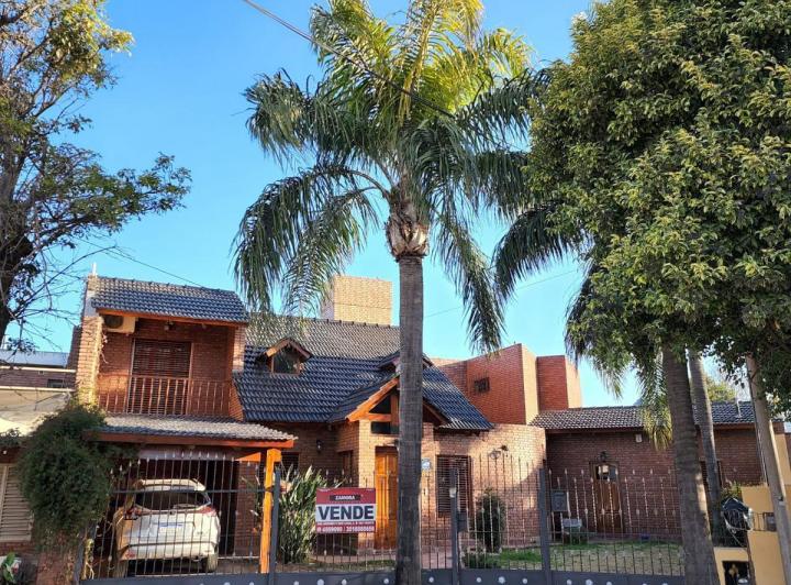 Casa · 316m² · 4 Dormitorios · 4 Cocheras