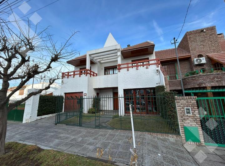 Casa · 300m²