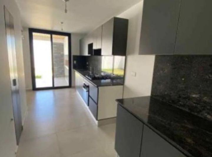 Casa · 175m² · 3 Ambientes · 2 Cocheras