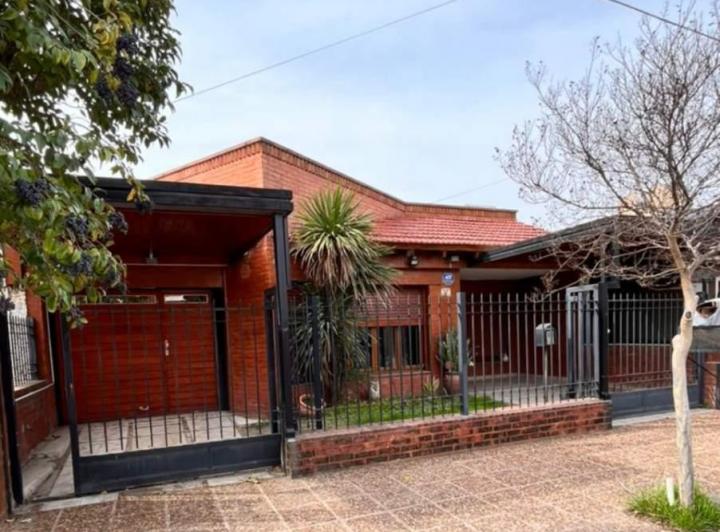 Casa · 194m² · 7 Ambientes