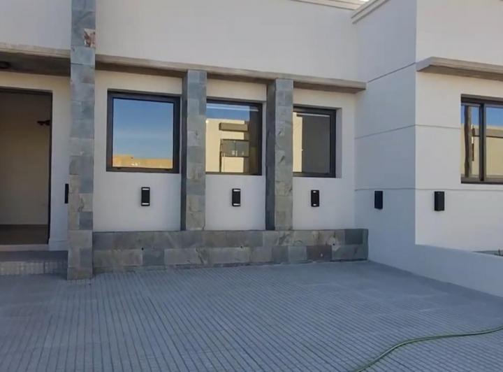 Casa · 183m² · 4 Ambientes · 2 Cocheras