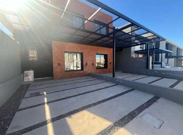 Casa · 120m² · 4 Ambientes · 2 Cocheras