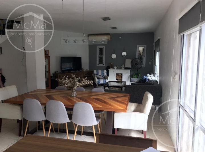Casa · 283m² · 5 Ambientes · 2 Cocheras