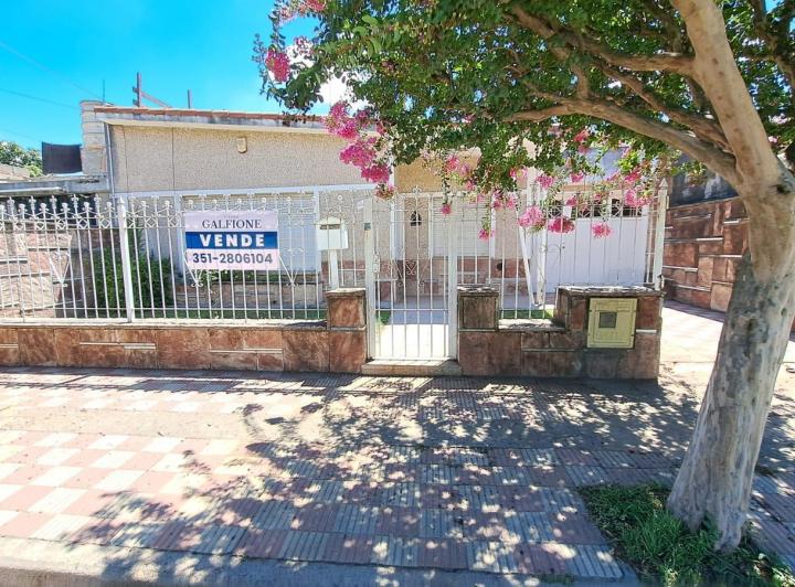 Casa · 120m² · 8 Ambientes · 3 Cocheras