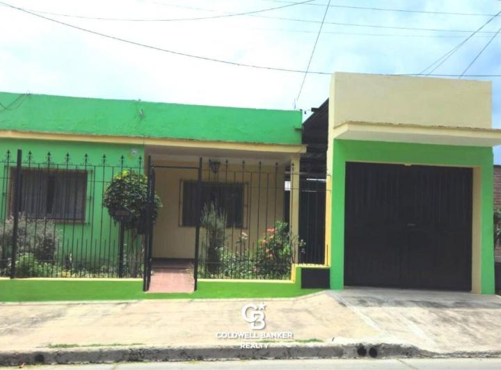 Casa · 275m² · 7 Ambientes · 1 Cochera