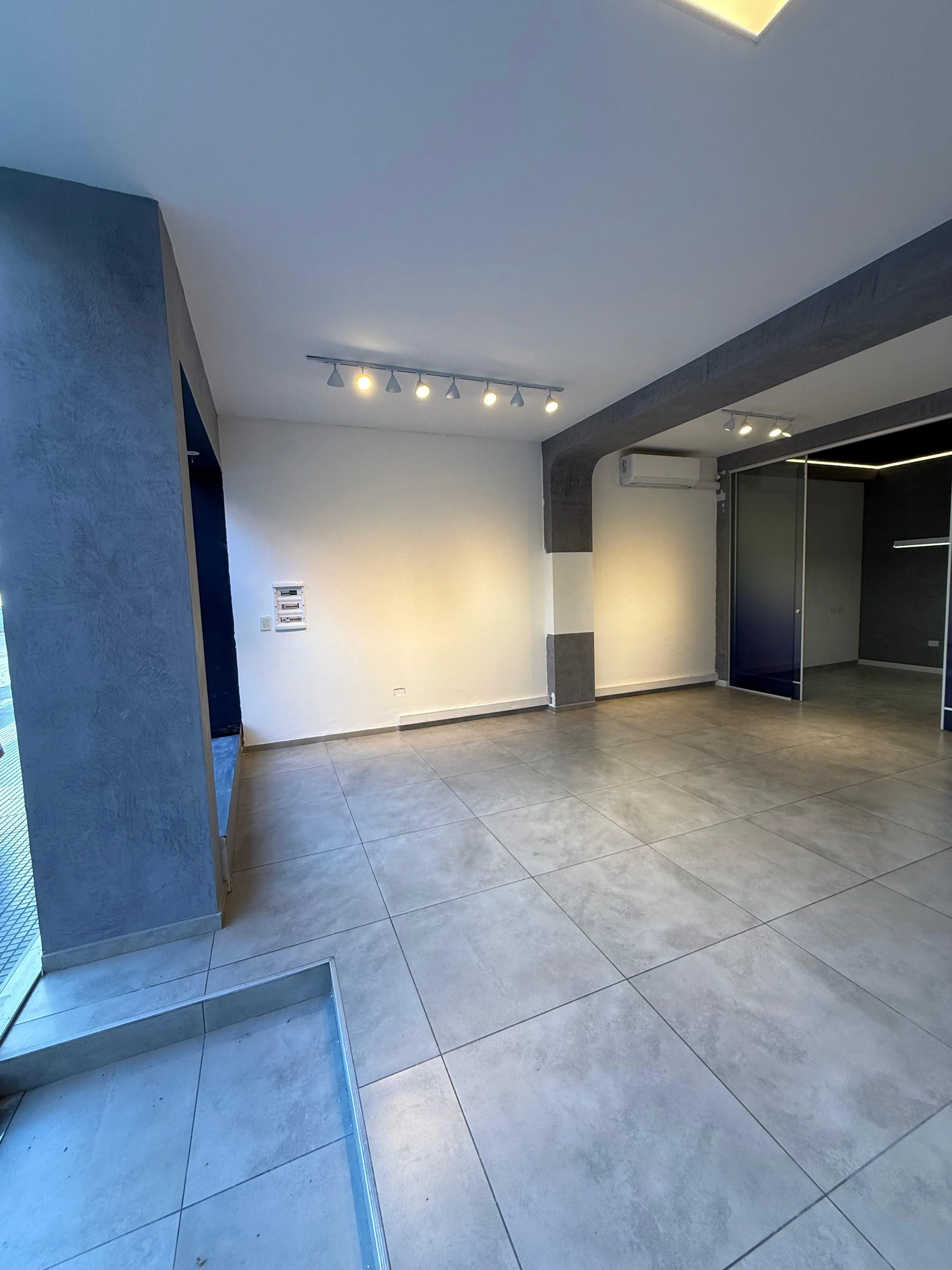 Alq Hermoso Local - Nva Cba - 80 m² - Ideal Indumentaria Ya Que Pueden Aprovechar Lo Existente