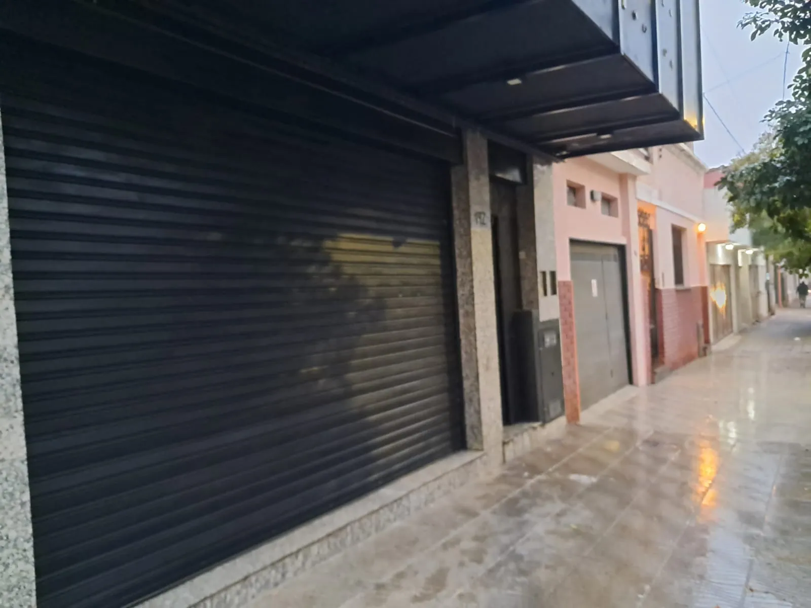 LOCAL COMERCIAL  INCLUYE DPTO DE UN DORMITORIO EN LA PLANTA ALTA