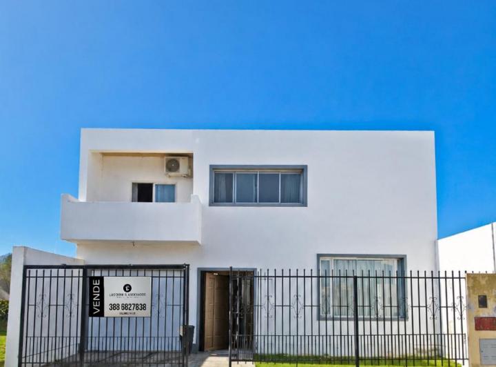 Casa · 265m² · 6 Ambientes · 1 Cochera
