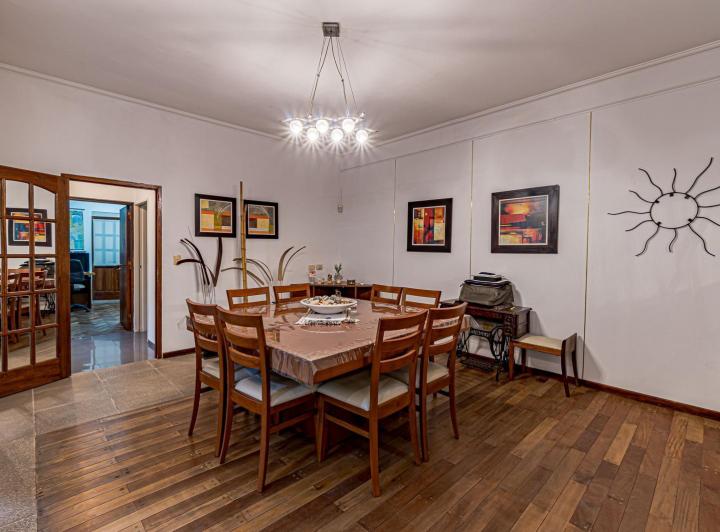 Casa · 197m² · 6 Ambientes · 1 Cochera