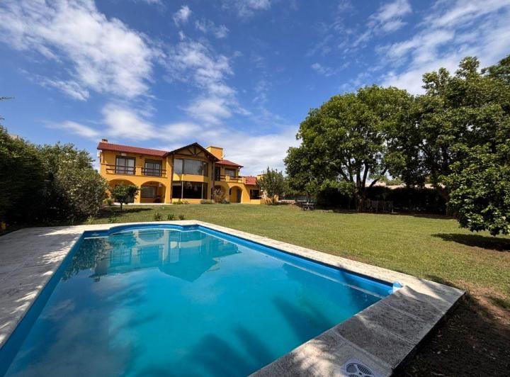 Casa · 522m² · 14 Ambientes · 4 Cocheras