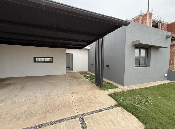 Casa · 125m² · 4 Ambientes · 2 Cocheras