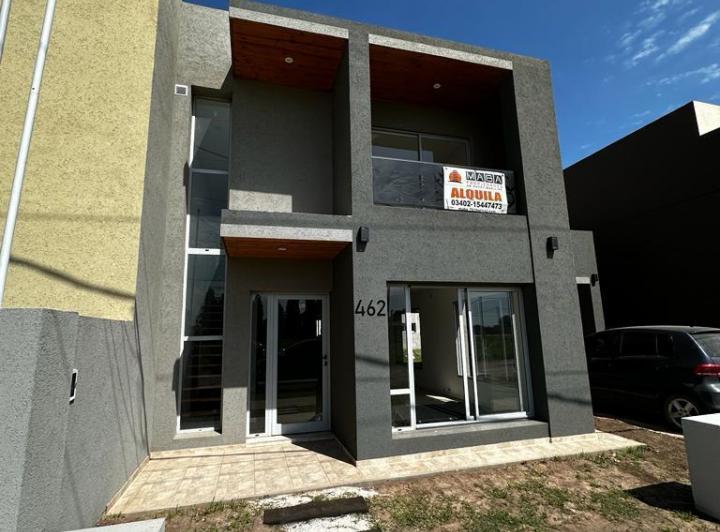 Casa · 300m² · 2 Dormitorios · 1 Cochera