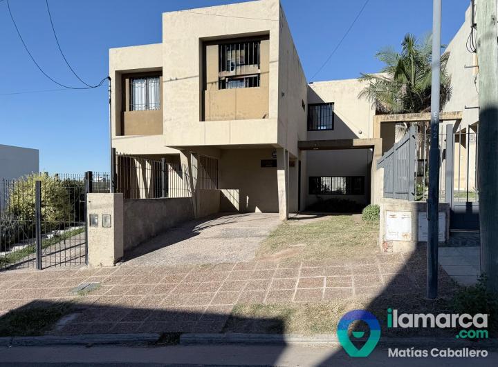 Casa · 135m² · 2 Dormitorios · 2 Cocheras
