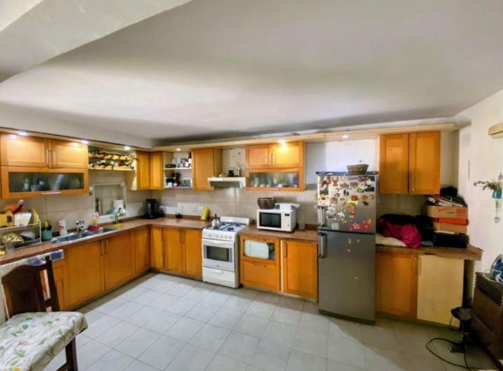 Casa · 110m² · 8 Ambientes · 2 Cocheras