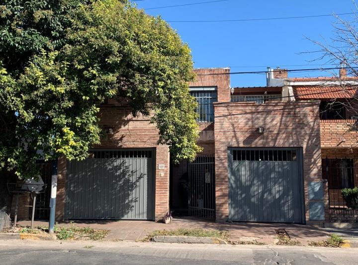 Casa · 300m² · 3 Ambientes · 2 Cocheras