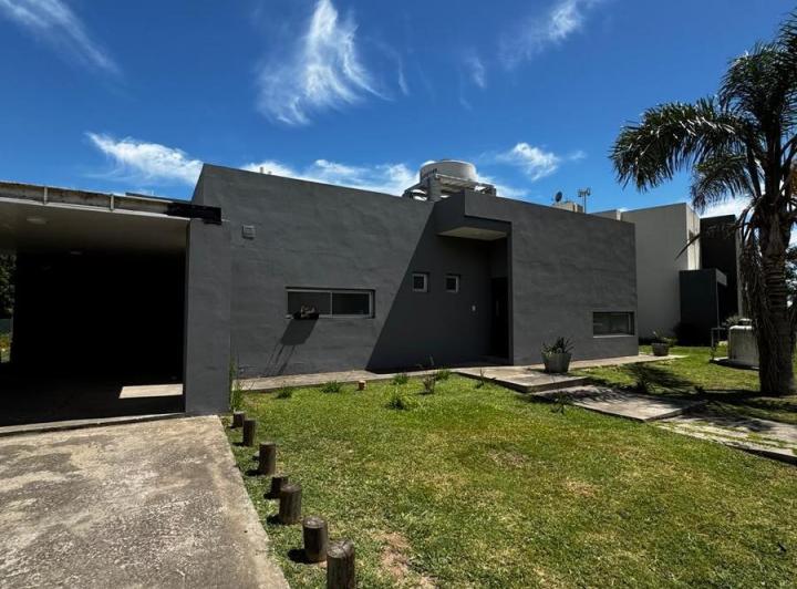 Casa · 613m² · 3 Dormitorios