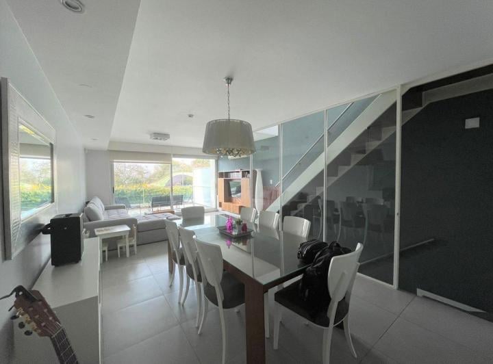 Casa · 170m² · 5 Ambientes · 3 Cocheras