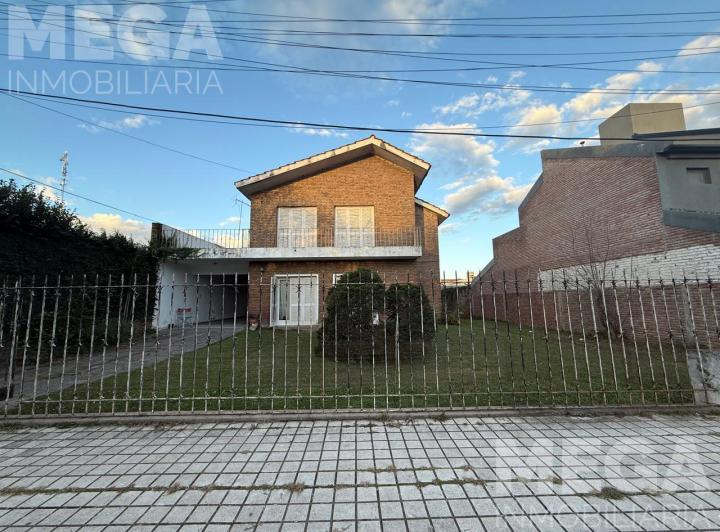 Casa · 665m² · 6 Ambientes · 2 Cocheras