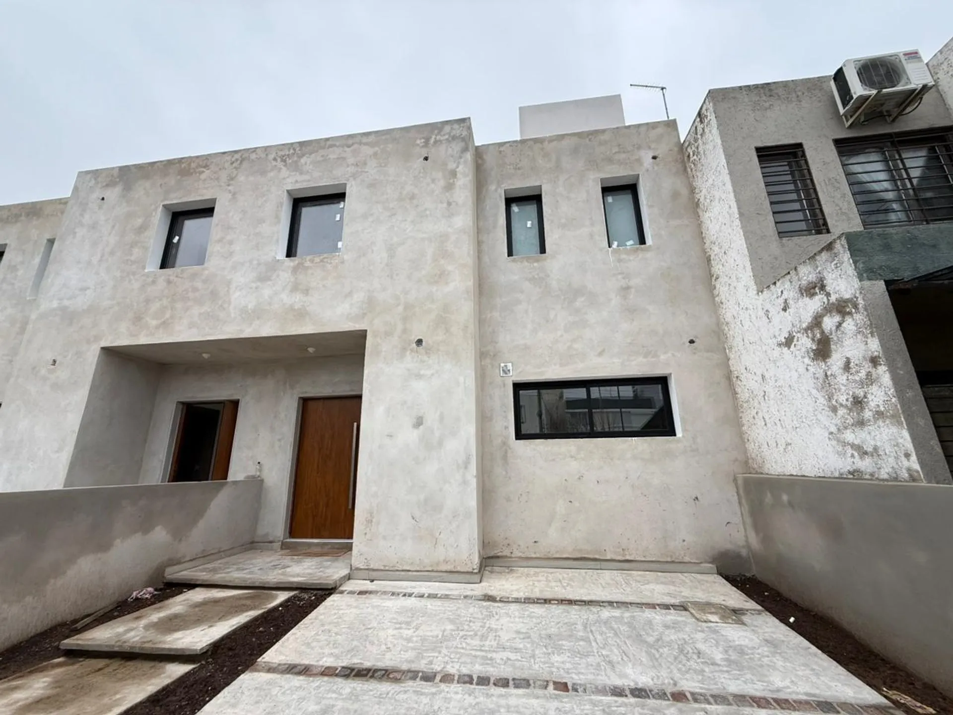 CASA TIPO DUPLEX CORDOBA NUEVO URCA 3 D QUINCHO PATIO A ESTRENAR ZONA NOROESTE VENTA