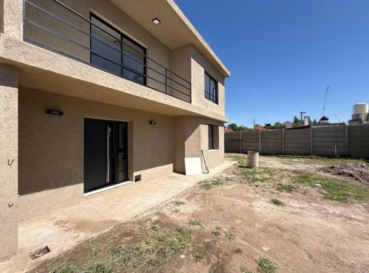 Casa · 200m² · 7 Ambientes · 2 Cocheras