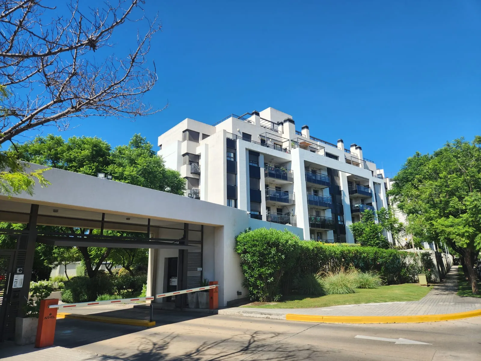 Excelente departamento - Complejo Cerrado en Zona Sur