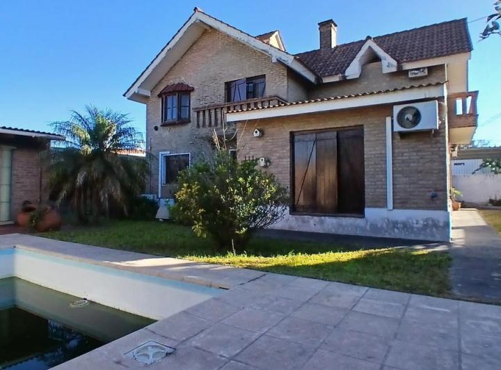 Casa · 500ha · 9 Ambientes · 2 Cocheras