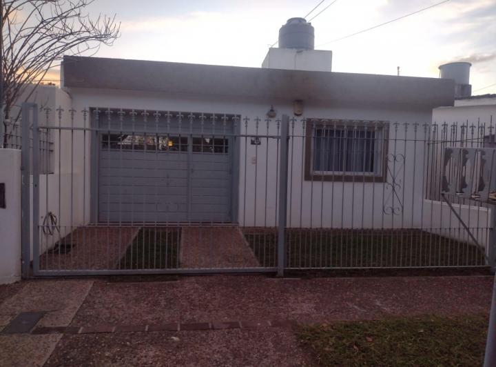 Casa · 65m² · 5 Ambientes · 1 Cochera