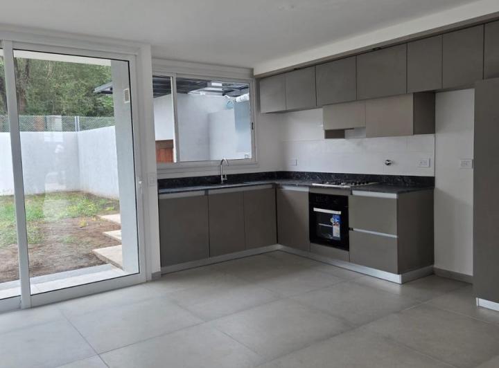 Casa · 107m² · 6 Ambientes · 3 Cocheras