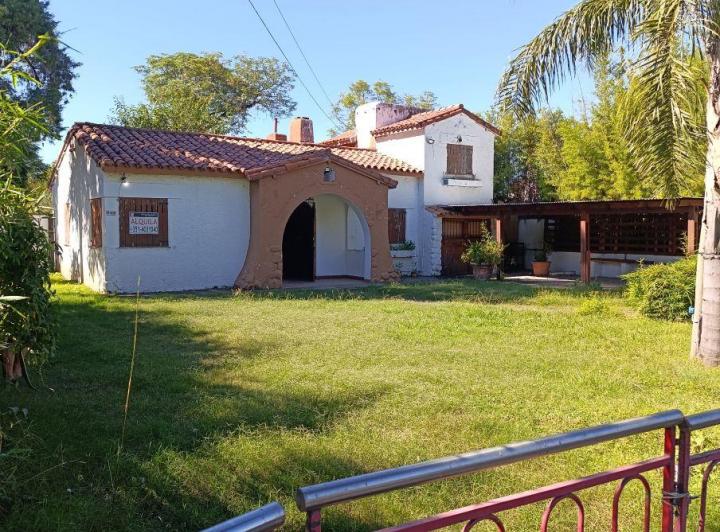Casa · 230m² · 7 Ambientes · 1 Cochera