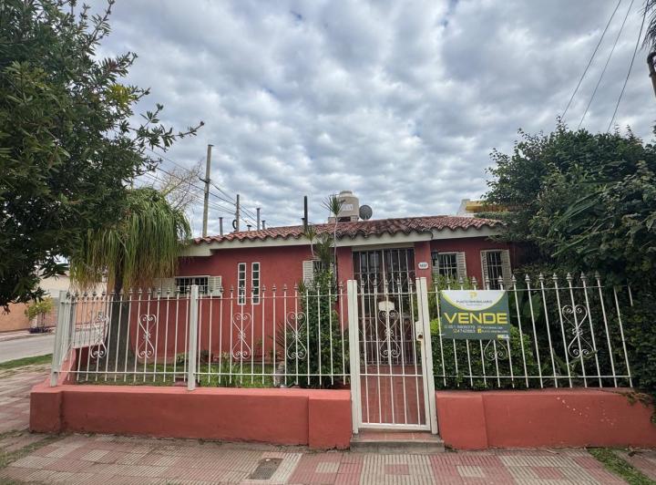 Casa · 140m² · 2 Ambientes · 2 Cocheras